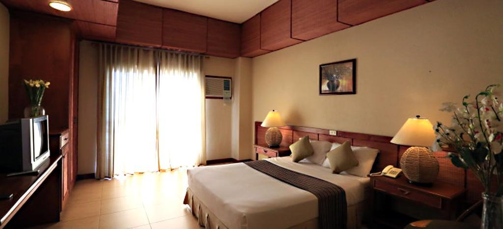 Java Hotel Laoag Bagian luar foto