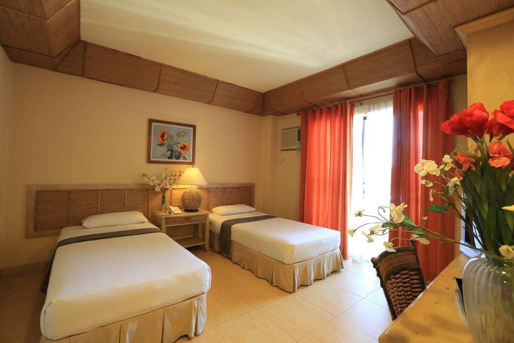 Java Hotel Laoag Bagian luar foto