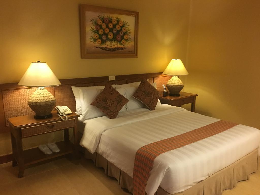 Java Hotel Laoag Bagian luar foto